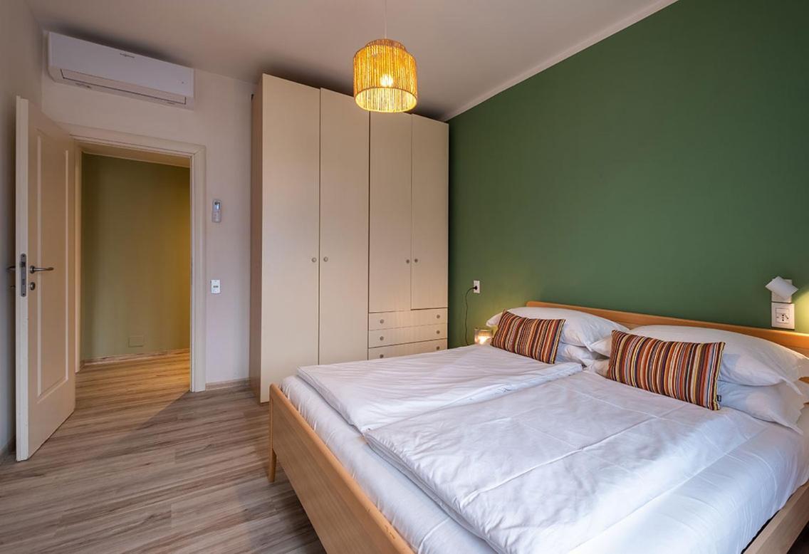 Lake View With Aircon - 5 Minutes From The Beach! Brenzone sul Garda Eksteriør bilde