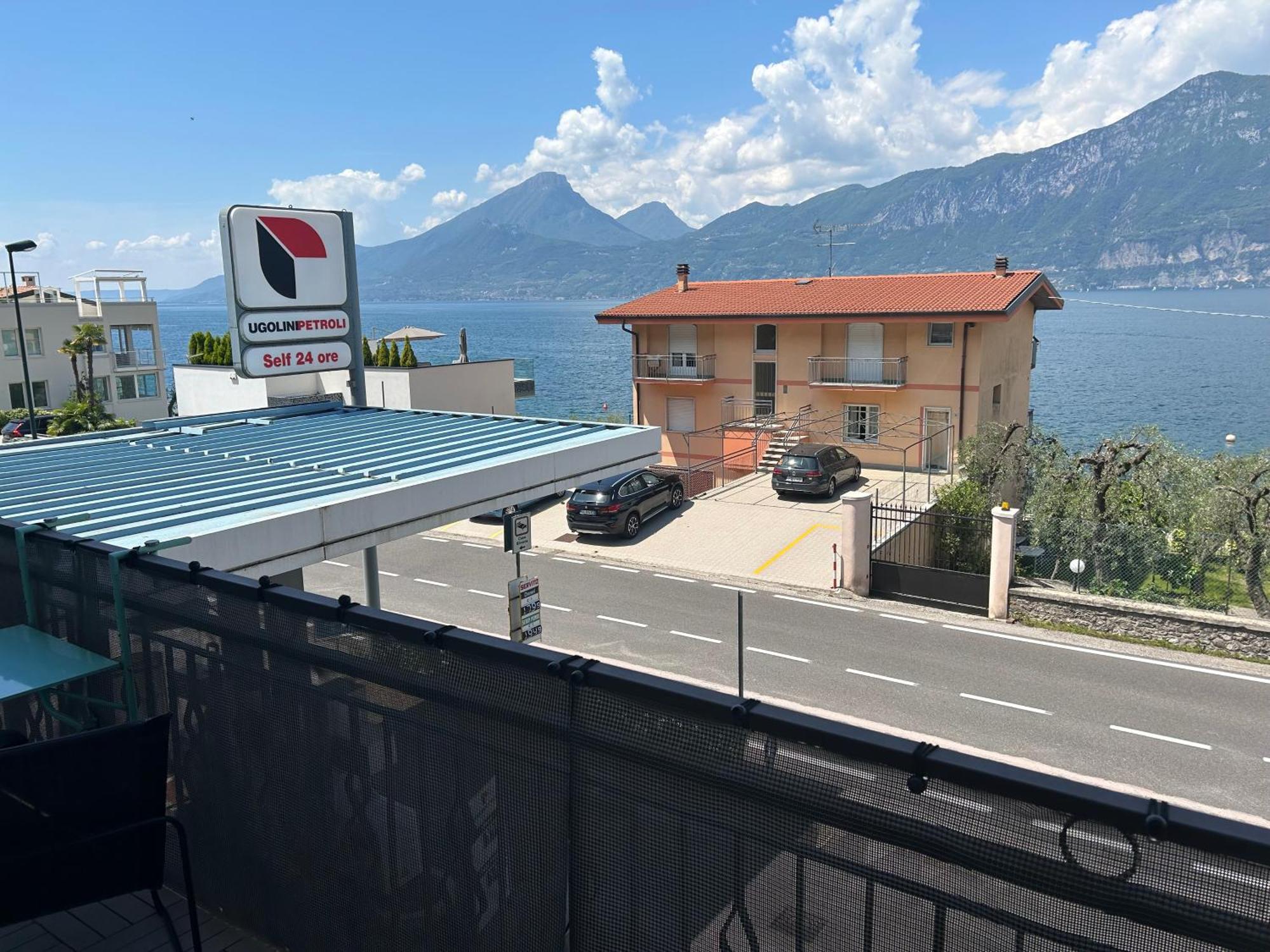 Lake View With Aircon - 5 Minutes From The Beach! Brenzone sul Garda Eksteriør bilde