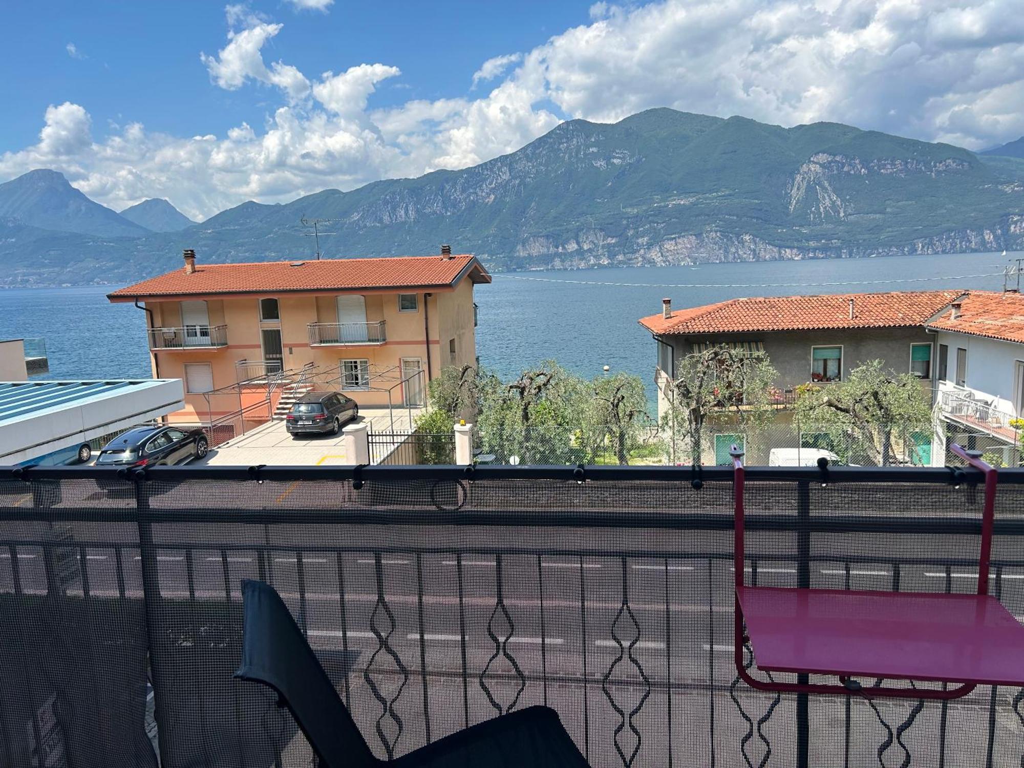 Lake View With Aircon - 5 Minutes From The Beach! Brenzone sul Garda Eksteriør bilde