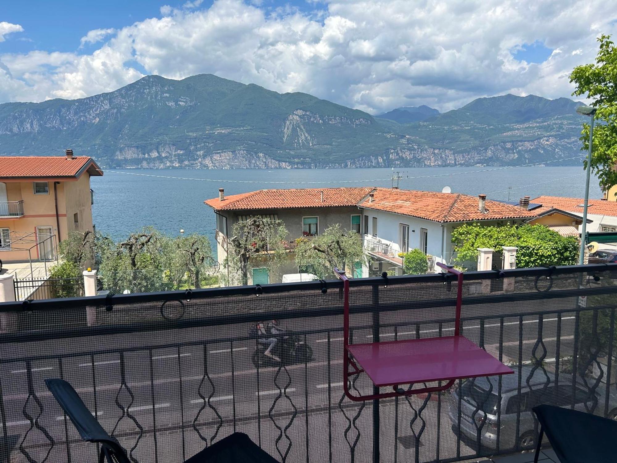 Lake View With Aircon - 5 Minutes From The Beach! Brenzone sul Garda Eksteriør bilde